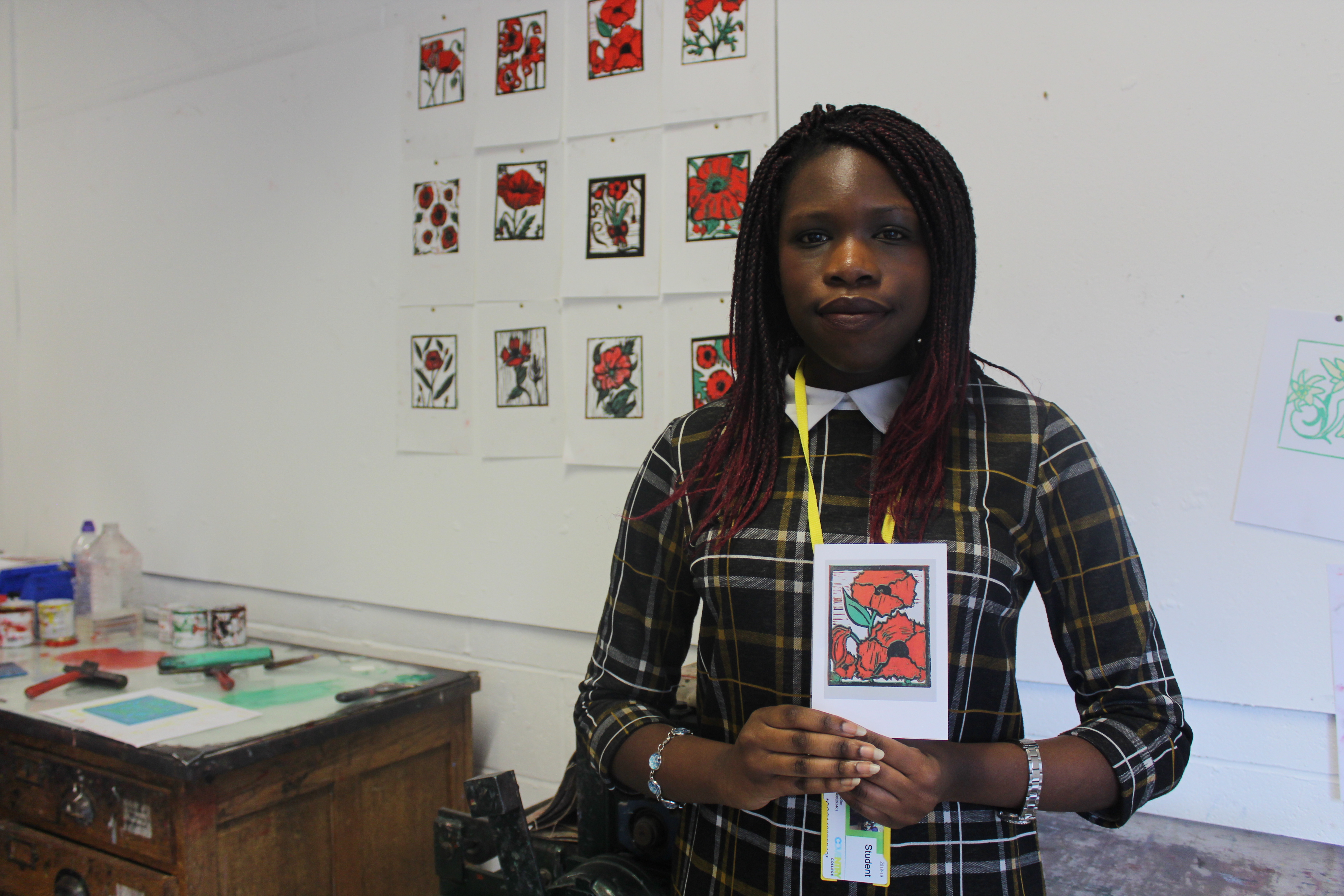 Art and Design students create poppy cards for Remembrance Day